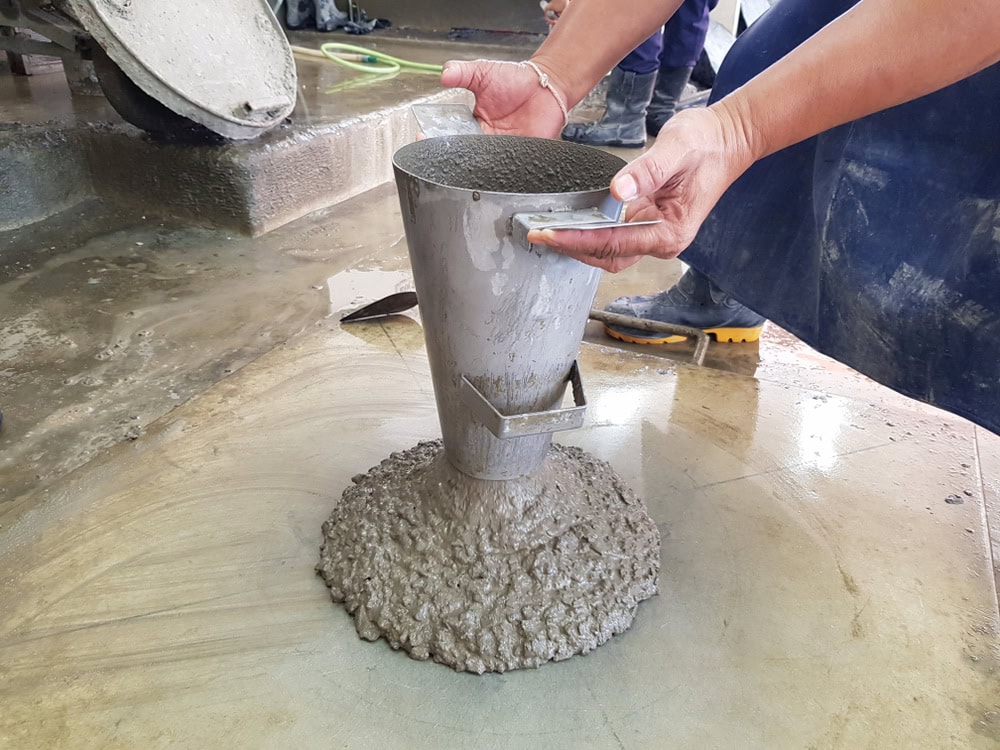 การทดสอบค่ายุบตัว (Slump Test) วัดระดับการไหลตัวของคอนกรีตว่ามีความข้นเหลวเหมาะสมกับการใช้งานหรือไม่
